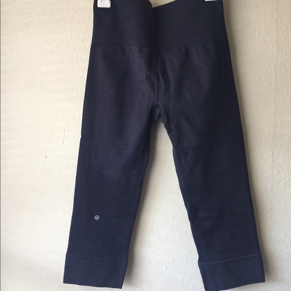 lululemon athletica Pants - LULULEMON navy blue CAPRI leggings (m)6